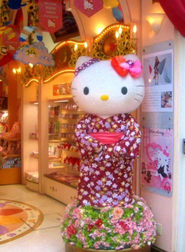 ���N���ө���@�aHello Kitty�M�橱���f�A�M�u�H�j�p���M�AKitty��b�O�ӵ��R�B�ӥi�R�F�C